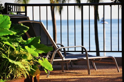 Waters Edge The Strand - Perths Hotel 2