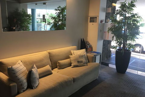 Manly Surfside Holiday Apartments - Perths Hotel 2