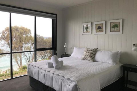 Hamptons On The Bay - Perths Hotel 7