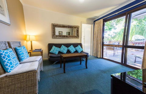 Nazaaray Beach House - Perths Hotel 2