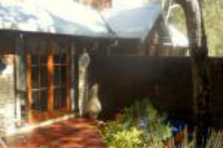Pickering Brook WA Perths Hotel