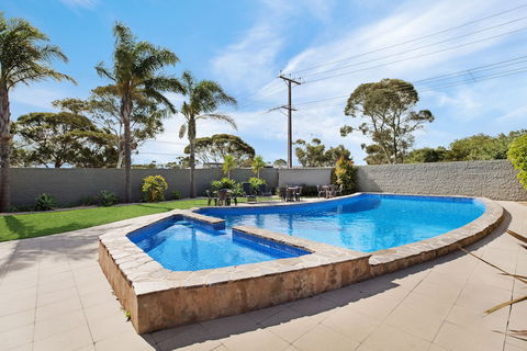 Adelaide Road Motor Lodge - Perths Hotel 1