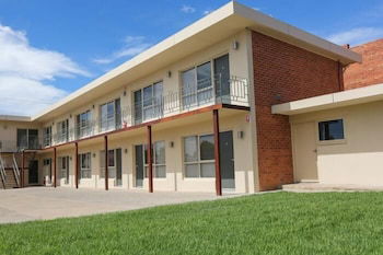 Seven Pines Motor Inn - Perths Hotel 0