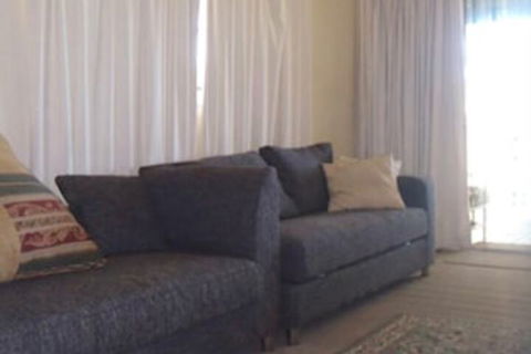 Eleven From The Left - Perths Hotel 3