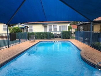 Forster Holiday Village - Perths Hotel 1