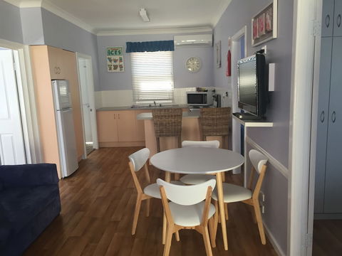 Forster Holiday Village - Perths Hotel 4