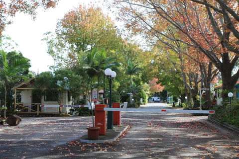 Lani's Holiday Island - Caravan Park - Perths Hotel 1