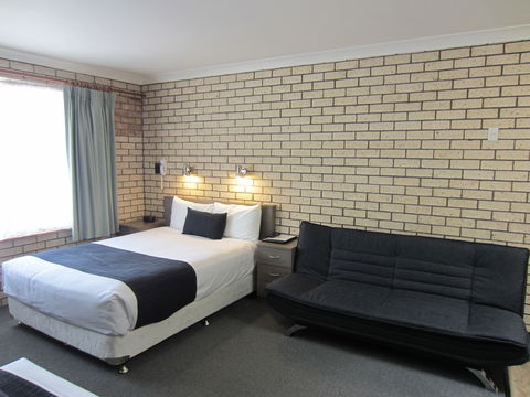 Cowra Crest Motel - Perths Hotel 2