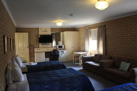 Grand Manor Motor Inn - Queanbeyan - Perths Hotel 6
