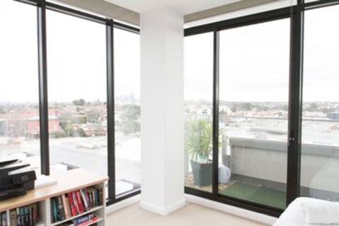 Modern 2 Bedroom Apartment In Melbournes Northcote - Perths Hotel 2