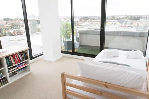 Modern 2 Bedroom Apartment In Melbournes Northcote - Perths Hotel 0