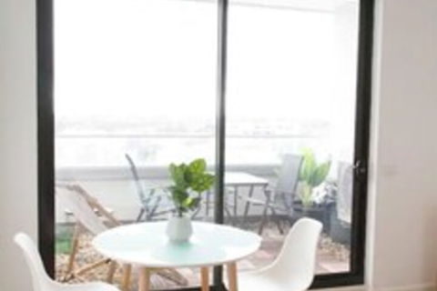 Modern 2 Bedroom Apartment In Melbournes Northcote - Perths Hotel 3