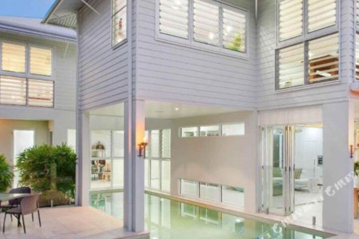 Noosa QLD Perths Hotel