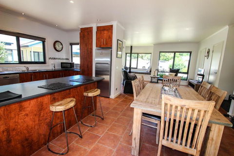 Avignon In Bright - Perths Hotel 1