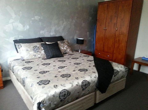 Collie Heights Motel Apartments - Perths Hotel 0