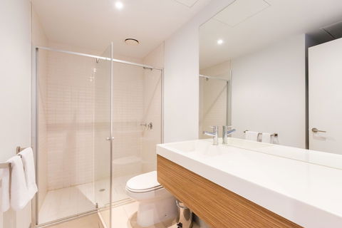 RIVER, 1BDR Melbourne Apartment - Perths Hotel 4