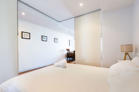 RIVER, 1BDR Melbourne Apartment - Perths Hotel 2