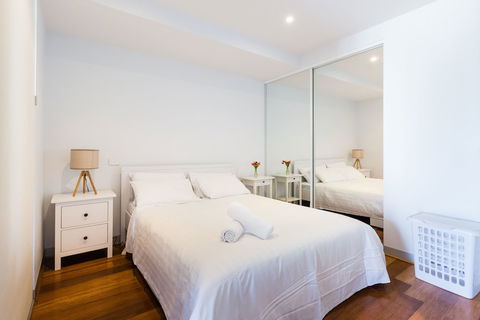 RIVER, 1BDR Melbourne Apartment - Perths Hotel 3