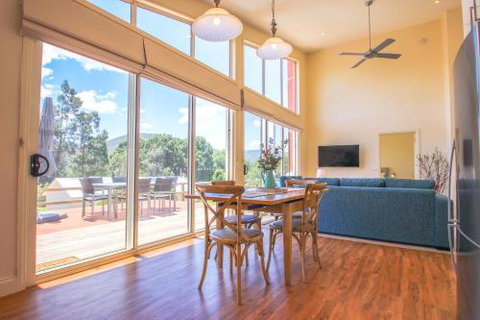 Bright Serendipity - Perths Hotel 3