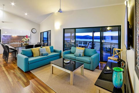 NEWLY BEAUTFULLY RENOVATED 16 The Casuarina 3 Bedroom House With 180 Degree Ocean Views - Perths Hotel 6