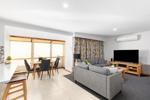 City Four Apartment - Perths Hotel 1