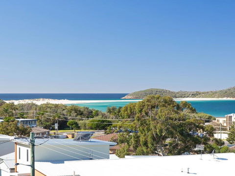 Whale Tales 78 Lentara Street FANTASTIC WATER VIEWS OVER FINGAL BEACH - Perths Hotel 3