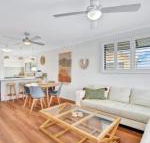 Rainbow Breezes 4 Rainbow Beach Townhouse with breath taking ocean views to Fraser Island - Perths Hotel