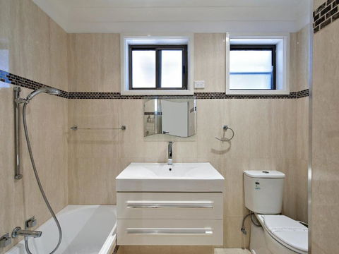 Beach House 8 Mistral Close Large House With Aircon - Perths Hotel 2