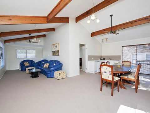 Beach House 8 Mistral Close Large House With Aircon - Perths Hotel 5