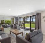 19 Bay Parklands 2 Gowrie Avenue ground floor renovated unit with water views  WIFI - Perths Hotel