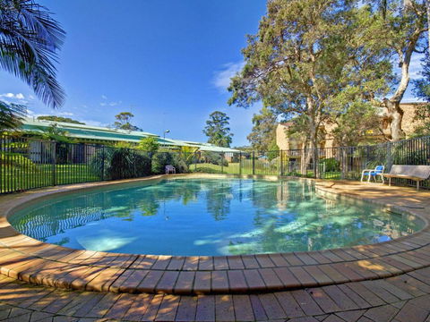 32 Bay Parklands 2 Gowrie Avenue Fantastic Unit With Air Conditioning Pool Tennis Court & Spa - Perths Hotel 3