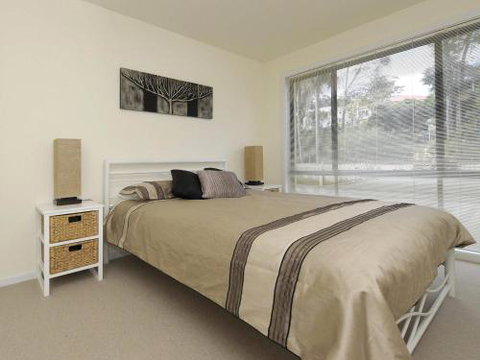 Bagnall Views 2 / 161 Government Rd Stylish & Modern Duplex Across The Road To The Waters Edge - Perths Hotel 3