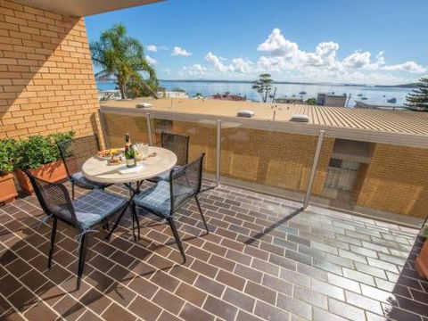 7 The Crest 6 8 Tomaree St. Stunning Unit With Spectacular Water Views. - Perths Hotel 0
