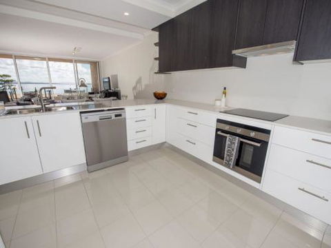 7 The Crest 6 8 Tomaree St. Stunning Unit With Spectacular Water Views. - Perths Hotel 1