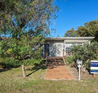 The Croft 11 Boulder Bay Rd Cosy Beach House with Aircon  only 270m to the Beach - Perths Hotel