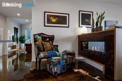 Tinderbox Retreat - Perths Hotel 1