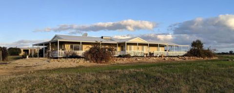 A Better Life Animal Sanctuary FarmStay Private Two Bedrooms Lounge Room & Bathroom & Toilet Shared Kitchen - Perths Hotel 0