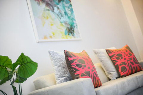 A Comfy & Central 2BR Apt Near Flinders Station - Perths Hotel 1