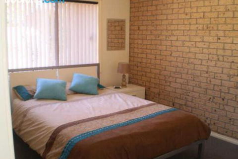 Retreat On Surf Beach - Perths Hotel 1