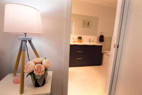 Contemporary â€˜Espritâ€™ With River Reserve Access - Perths Hotel 1