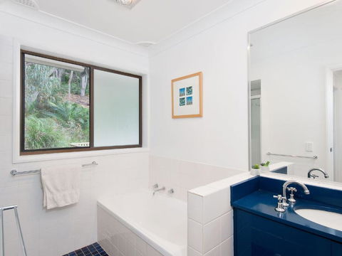 Forever Fingal At Fingal Bay - Perths Hotel 5