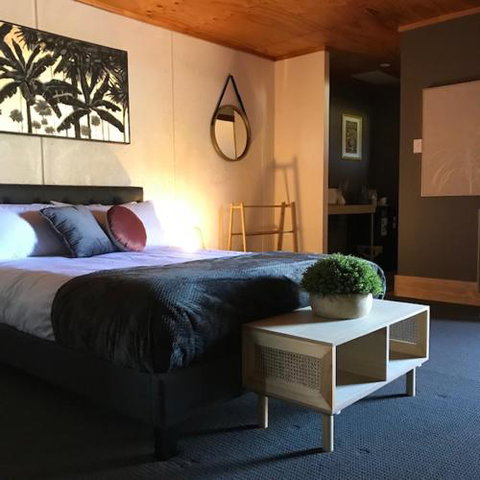 Granite Belt Cabins - Perths Hotel 2