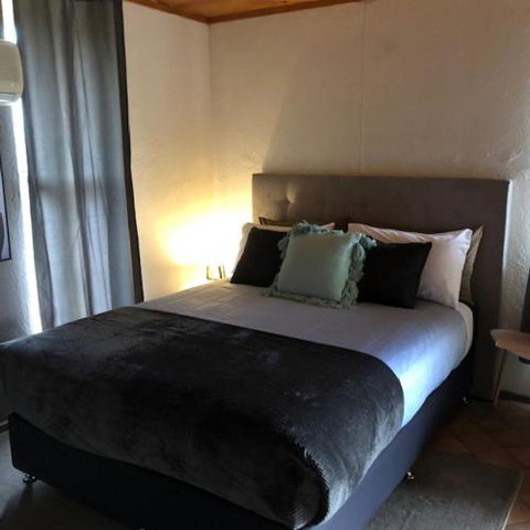 Granite Belt Cabins - Perths Hotel 3