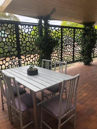 Granite Belt Cabins - Perths Hotel 1