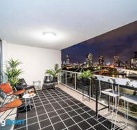 3br Stylish Apt CBD River  City Views SpaSaunaPoolWIFINetflix - Perths Hotel