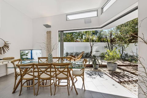 Ultimate Light & Space Noosa Heads - Perths Hotel 2