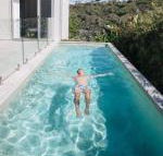 Sundays Beach House - Perths Hotel