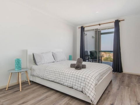 Surf & Sun In Silver Sands - Perths Hotel 2