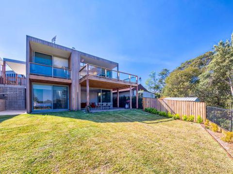 FAIRYTALE Gerroa 4pm Check Out Sundays - Perths Hotel 1