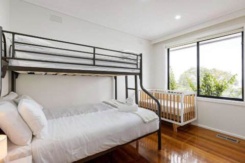 Stunning Bay View Accommodation In Rye - Perths Hotel 2